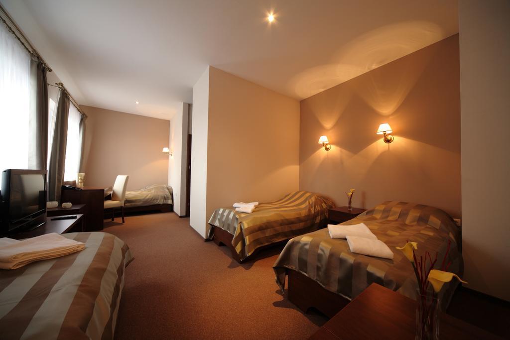 Hotel Stara Fabryka Malogoszcz Δωμάτιο φωτογραφία